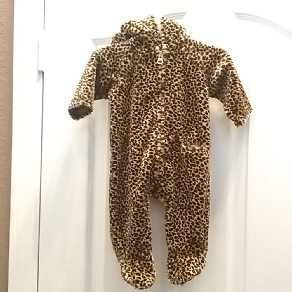 FINAL MARKDOWN Old navy hooded leopard sleeper 0-3 months